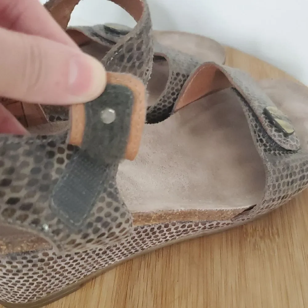 Taos Footwear Festival Snakeskin Taupe Leather Wedge Sandals Women's Size EU 39